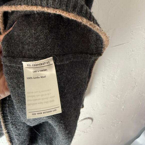 REI Cooperative Size Medium Gray Lambs Wool V Neck Long Sleeve Sweater‎ - Picture 7 of 7